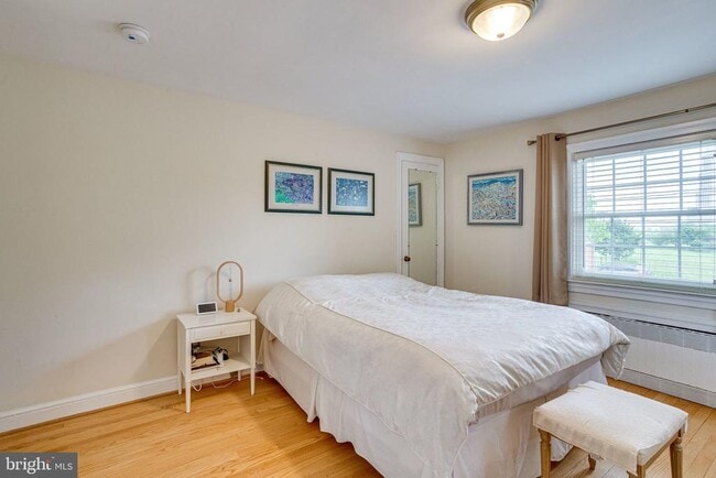 Building Photo - 609 Upland Pl
