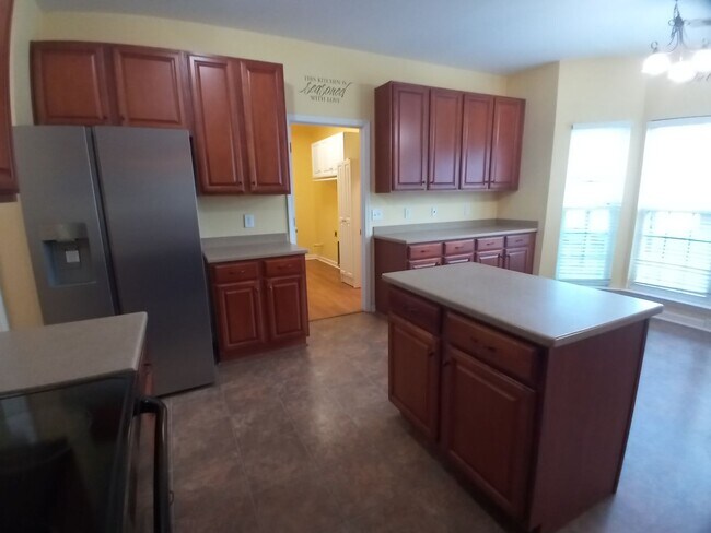 Building Photo - 565 Batty Way