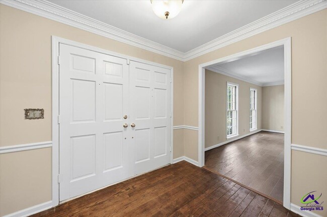 Building Photo - 5056 Wellington Dr