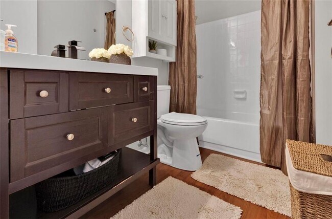 Building Photo - 2411 Huntingdon Chase