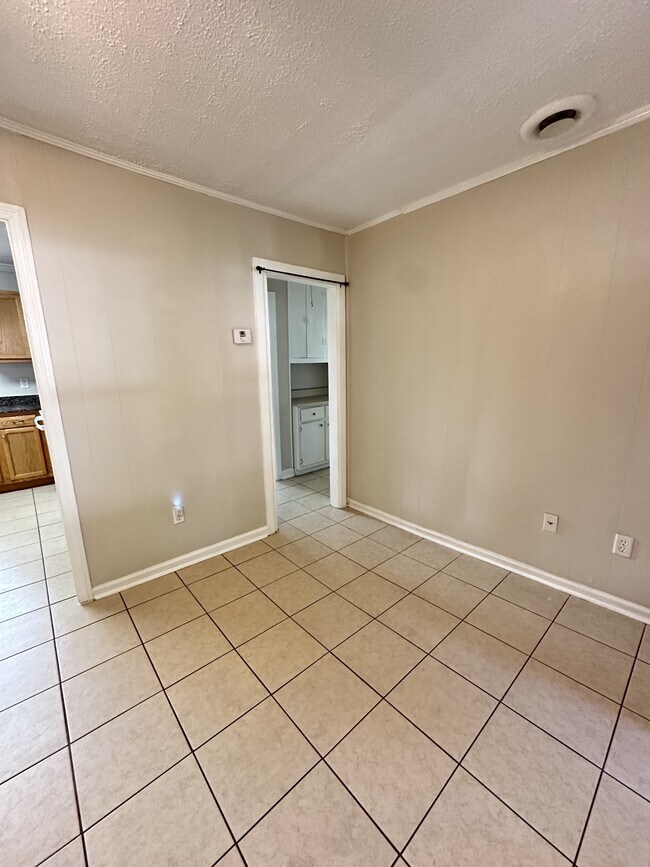 Building Photo - 5330 Athena Dr
