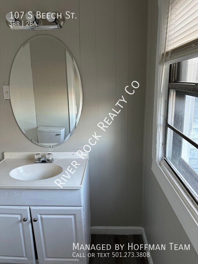 Building Photo - 107 S Beech St