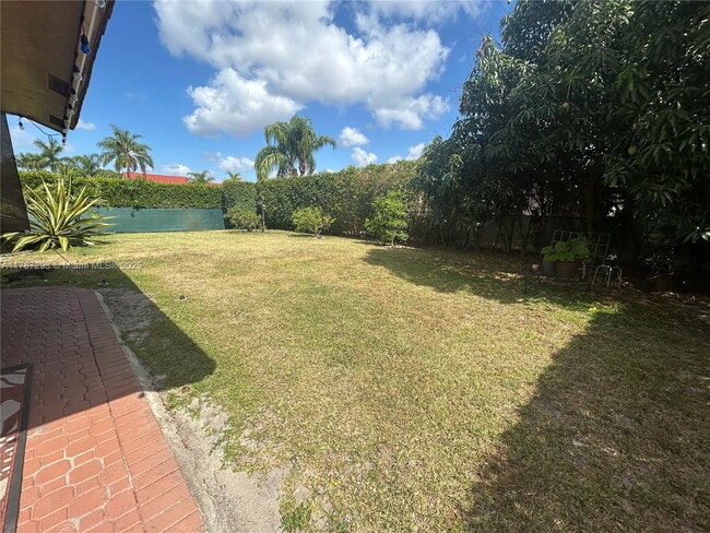 Building Photo - 9721 SW 15th Dr