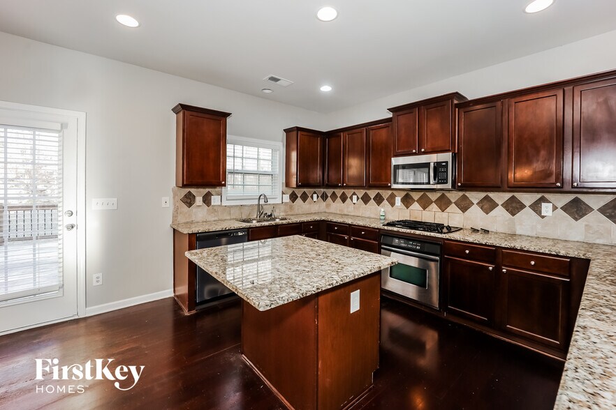 Building Photo - 344 Mistine Ct