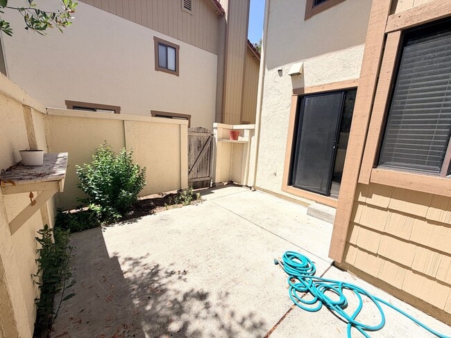 Building Photo - 468 Park Pl Dr