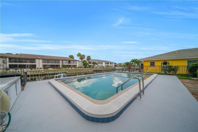 Primary Photo - 1011 SE 40th St