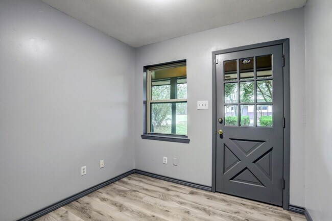 Building Photo - 10407 Fairview Dr