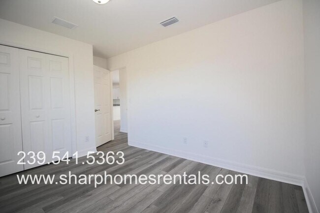 Building Photo - 4142 NE 20th Pl