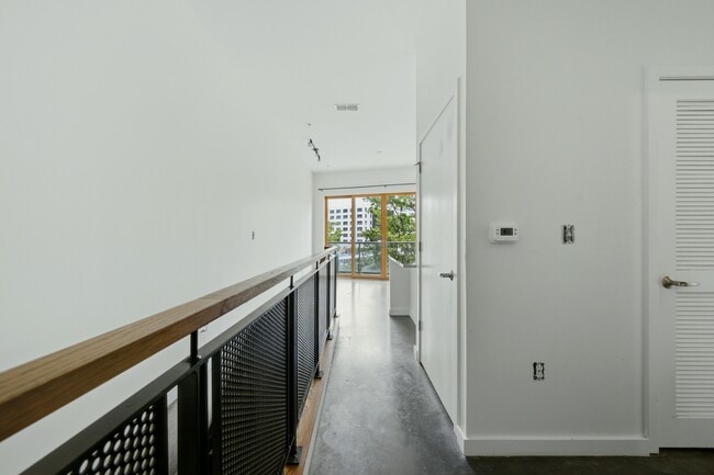 Building Photo - 333 Nelson St SW