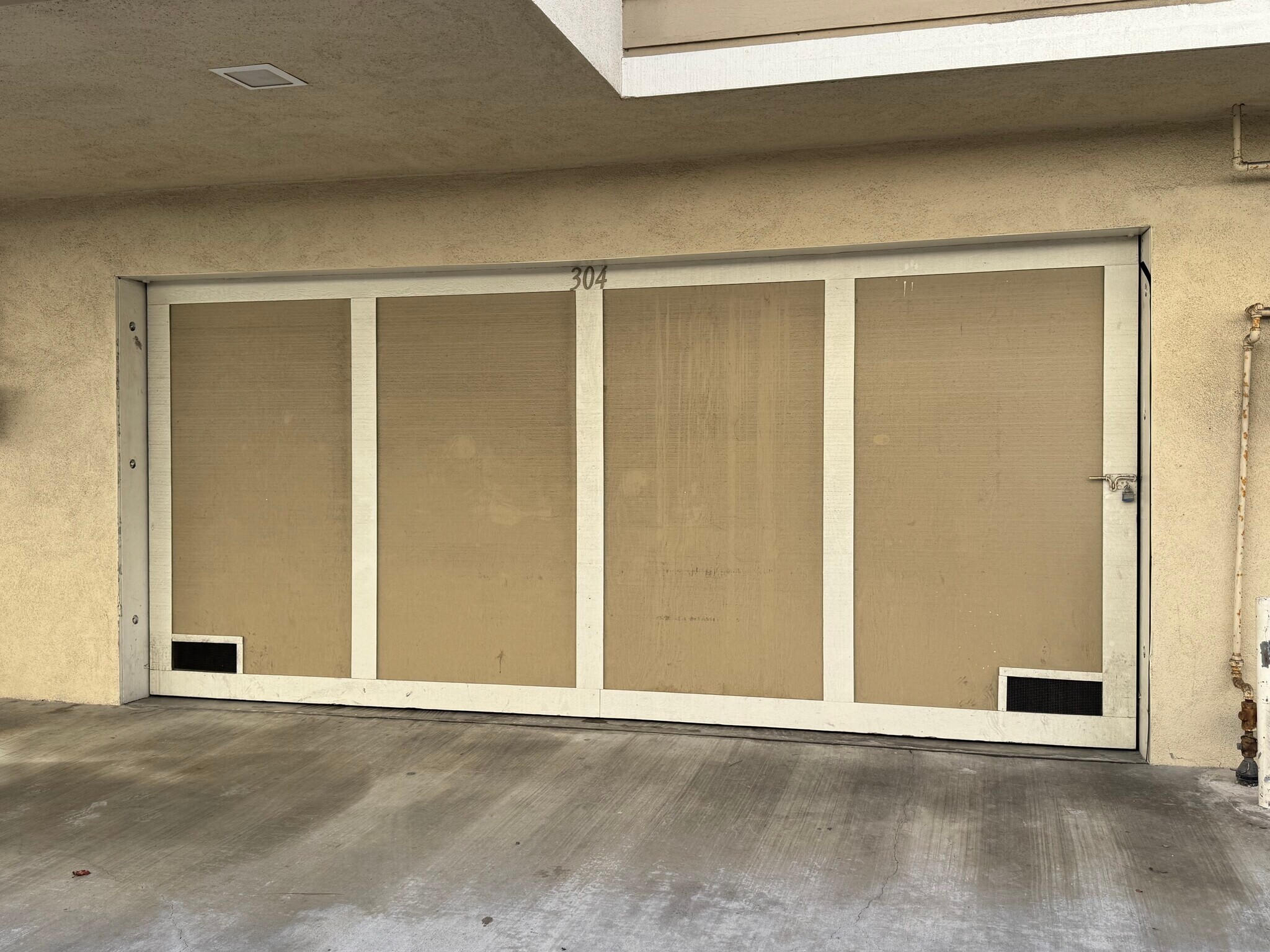 Building Photo - 15220 S Normandie Ave