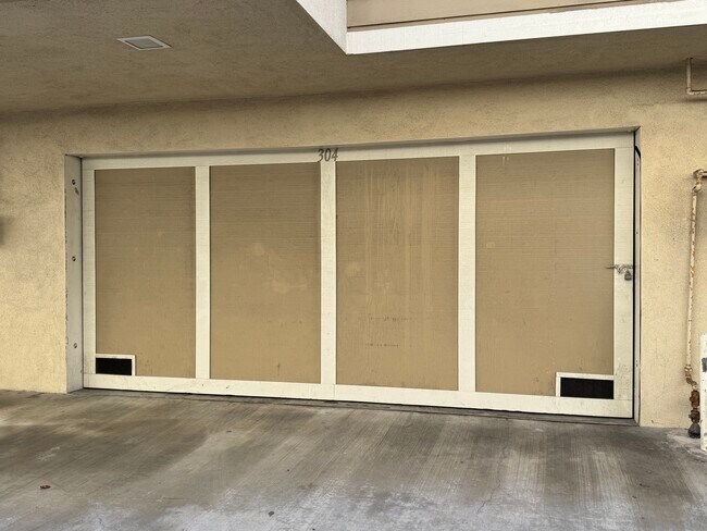 Building Photo - 15220 S Normandie Ave