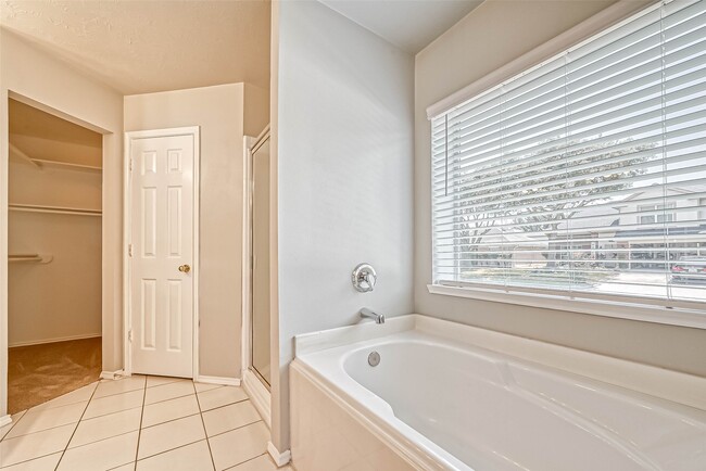 Building Photo - 758 Brushy Glen Dr