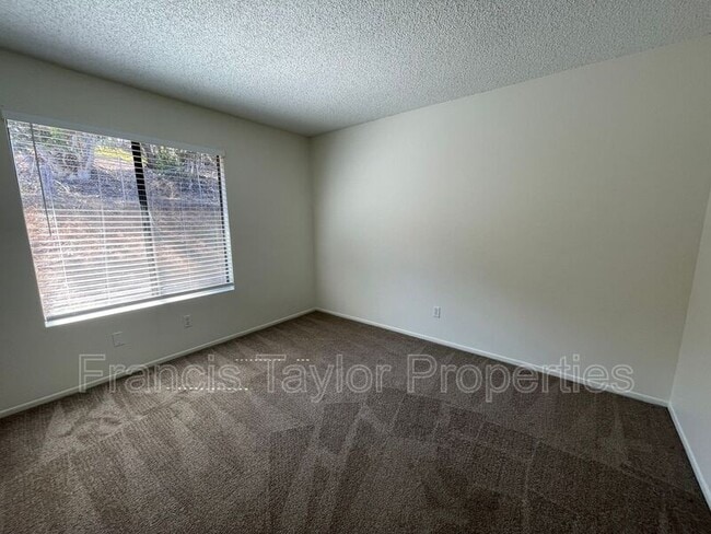 Building Photo - 1808 Apache Glen