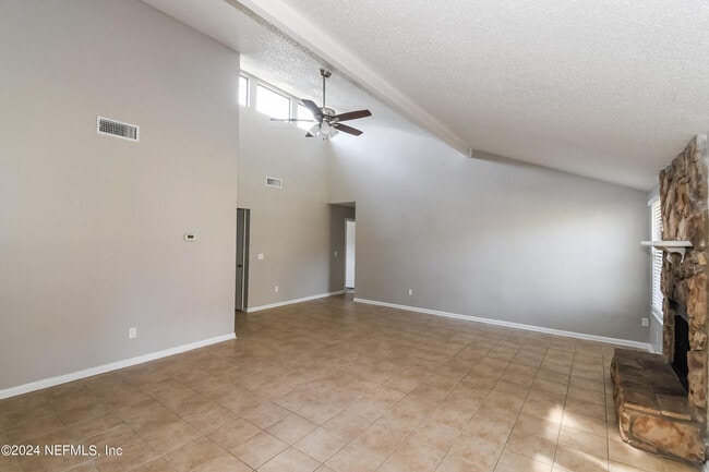 Building Photo - 4385 Queensway Dr