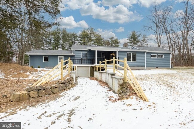 Building Photo - 5816 Upper Ridge Rd