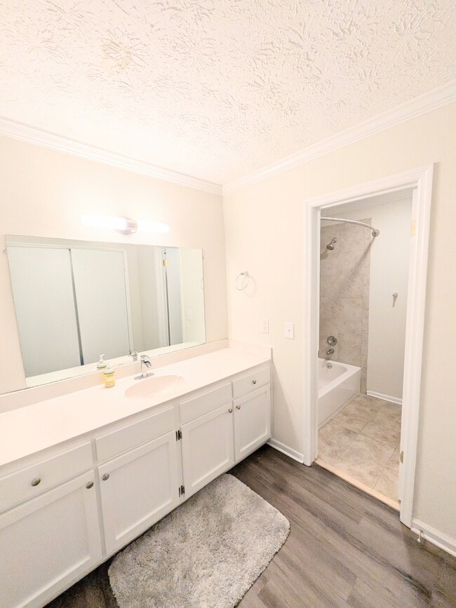 Building Photo - 5480 Chemin De Vie NE