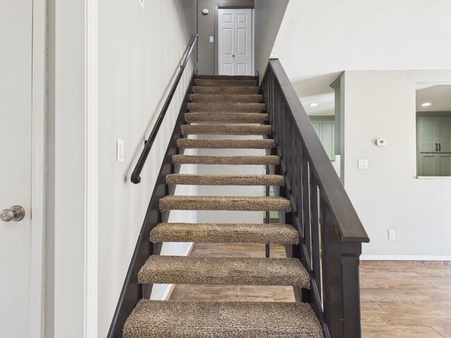 Building Photo - Beautiful in Belmar!