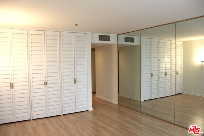 Building Photo - 10790 Wilshire Blvd
