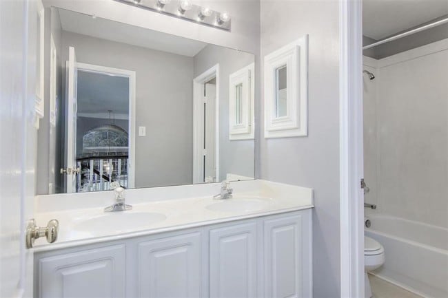 Building Photo - 2117 Enchanted Lake Dr