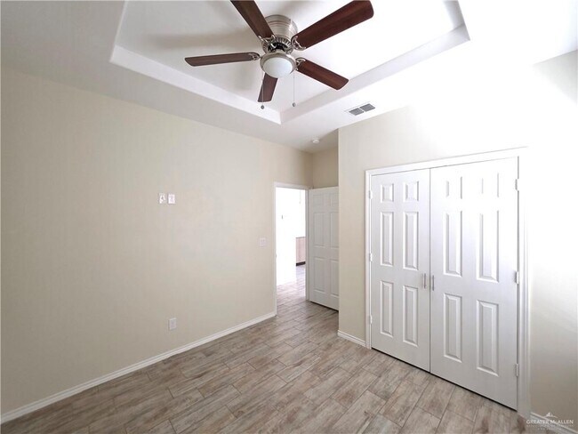 Building Photo - 5005 N Hiawatha Dr
