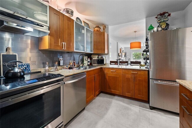 Building Photo - 100 Edgewater Dr