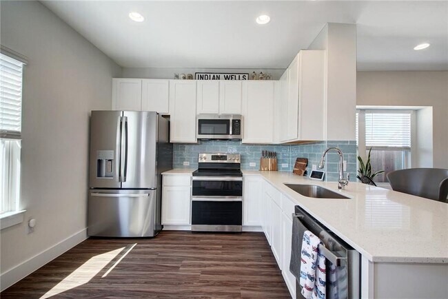 Building Photo - 9615 Morning Iris Dr