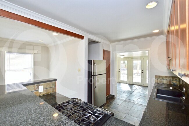 Building Photo - 317 E Catalina Dr
