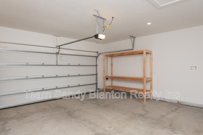 Building Photo - 874 Windhill Dr