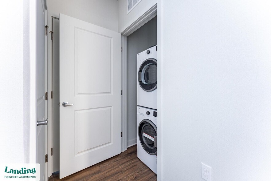 Building Photo - 1225 Utica Dr