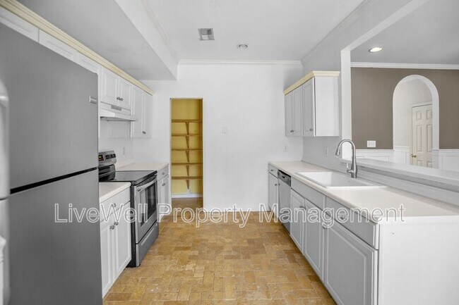 Building Photo - 428 Cambrian Ridge Trail