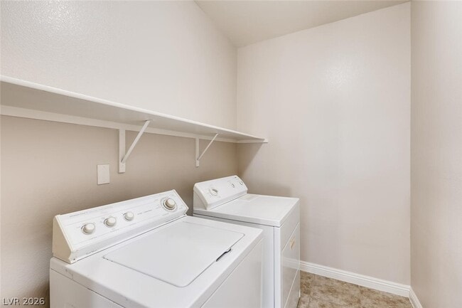 Building Photo - 8318 Hampshire Bay St