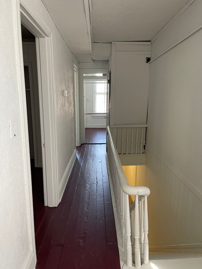 Building Photo - Spacious 4 bdrm/2 bath Home Located in Richmond's Fan District w/Balcony!!  Walking Distance to V...