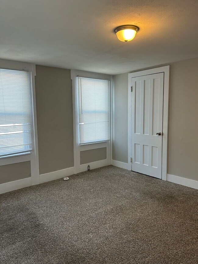 Building Photo - 401 Hannibal St