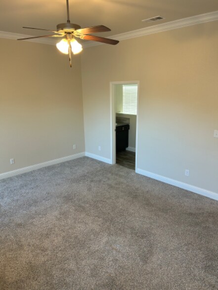 Building Photo - 800 E 92nd St