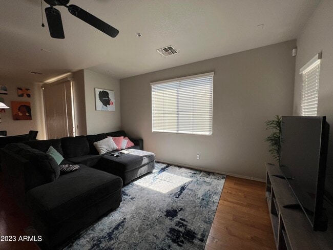Building Photo - 2910 E Dunbar Dr