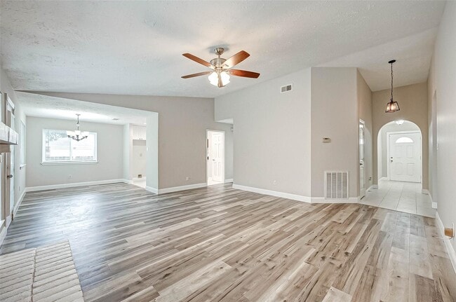 Building Photo - 6802 Glenray Dr