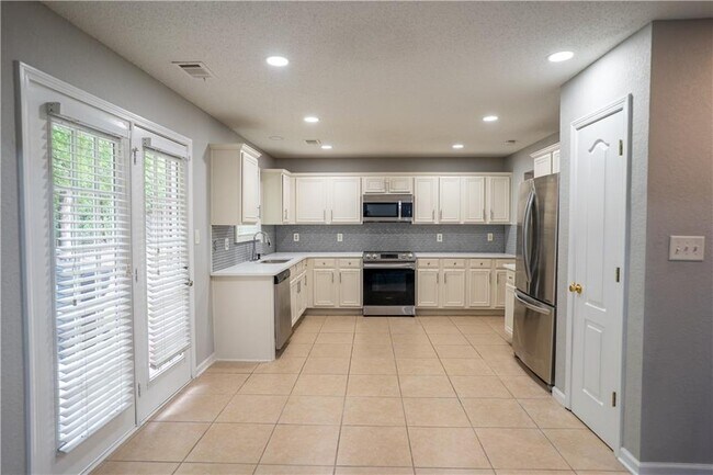 Building Photo - 3243 Newtons Crest Cir
