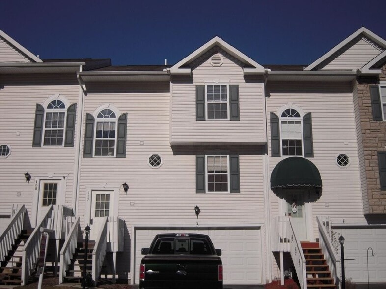 Building Photo - 137 mountain drive