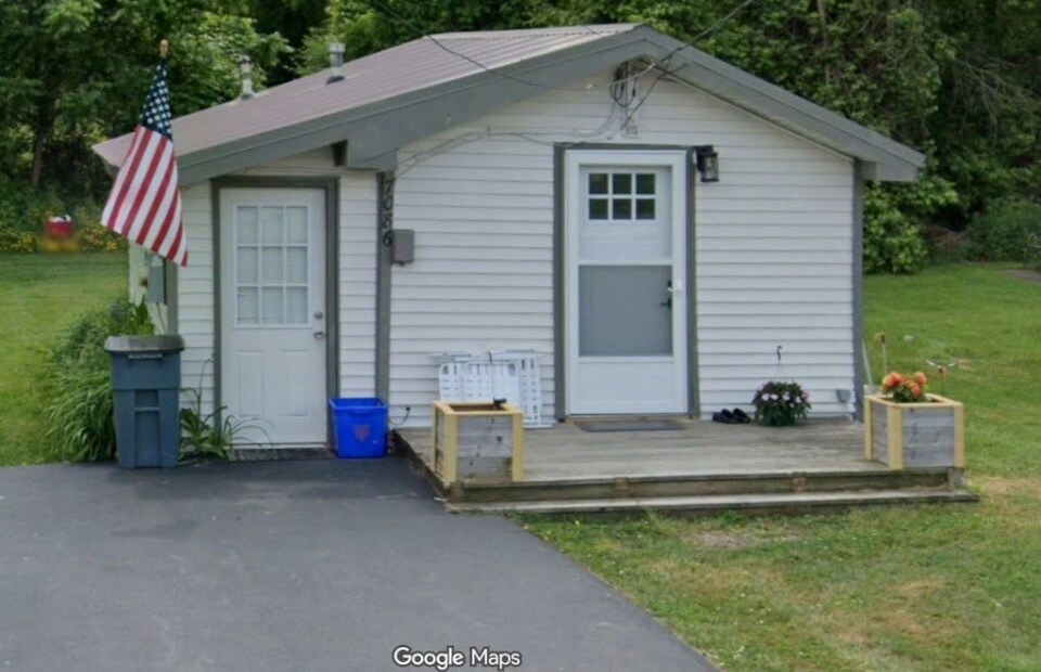 Building Photo - 7086 Lakeshore Rd