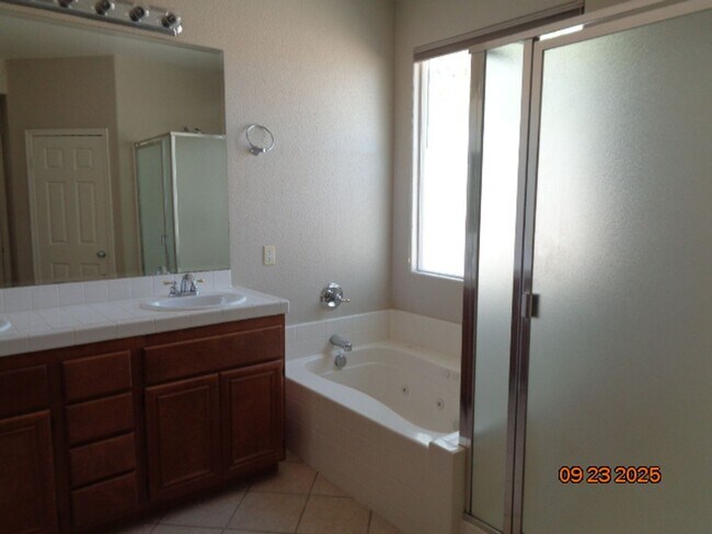Building Photo - Beautiful One Story Offering 1559 sq. ft. ...