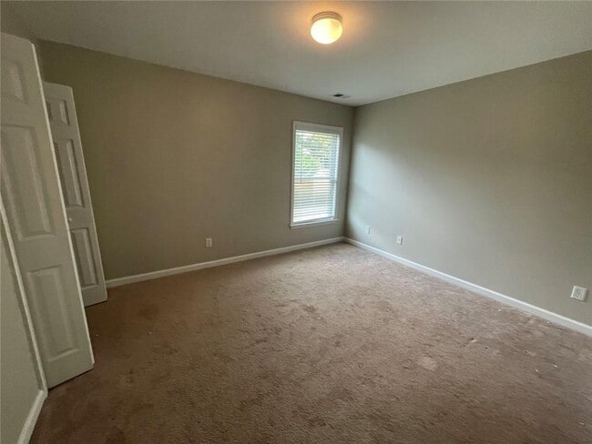 Building Photo - 807 Slope Creek Way