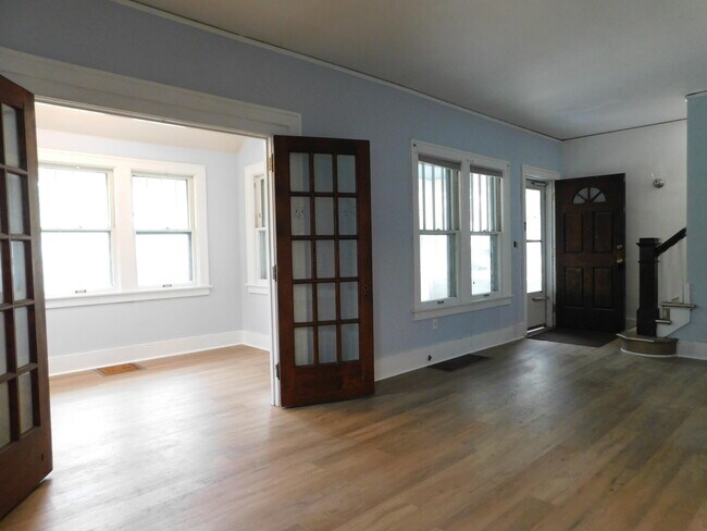 Building Photo - 310 Olive St
