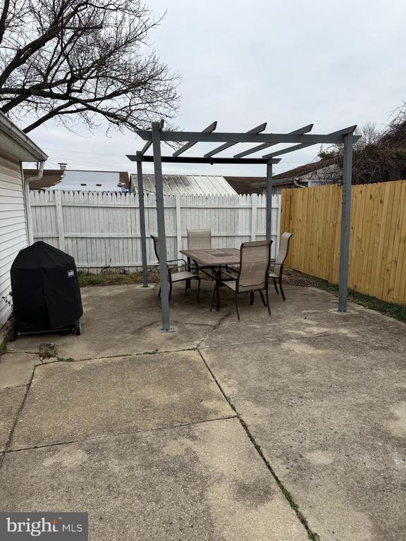 Building Photo - 2407 Saratoga Ave