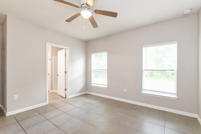 Building Photo - 956 Louvre Ct