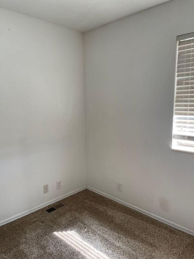 Building Photo - 1118 Macon Ave