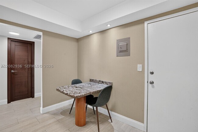 Building Photo - 427 Golden Isles Dr