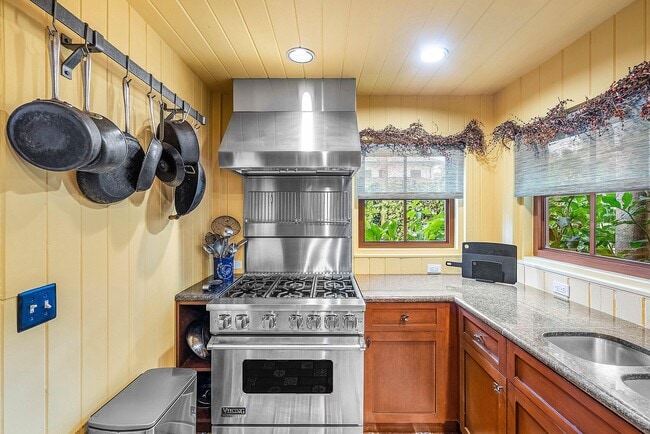 Building Photo - 334 Palm Trail