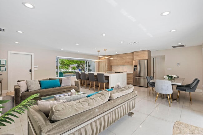 Building Photo - 2112 NE 32nd Ave