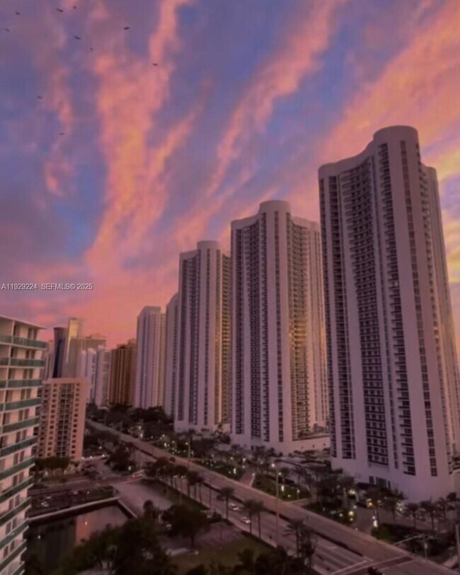 Building Photo - 16919 N Bay Rd