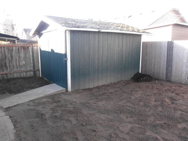 Building Photo - Extra features